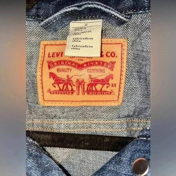 Levi’s classic cropped stylish snap button long sleeve denim trucker  jacket M - Picture 4 of 7
